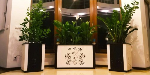 piękna metalowa donica z podświetleniem led